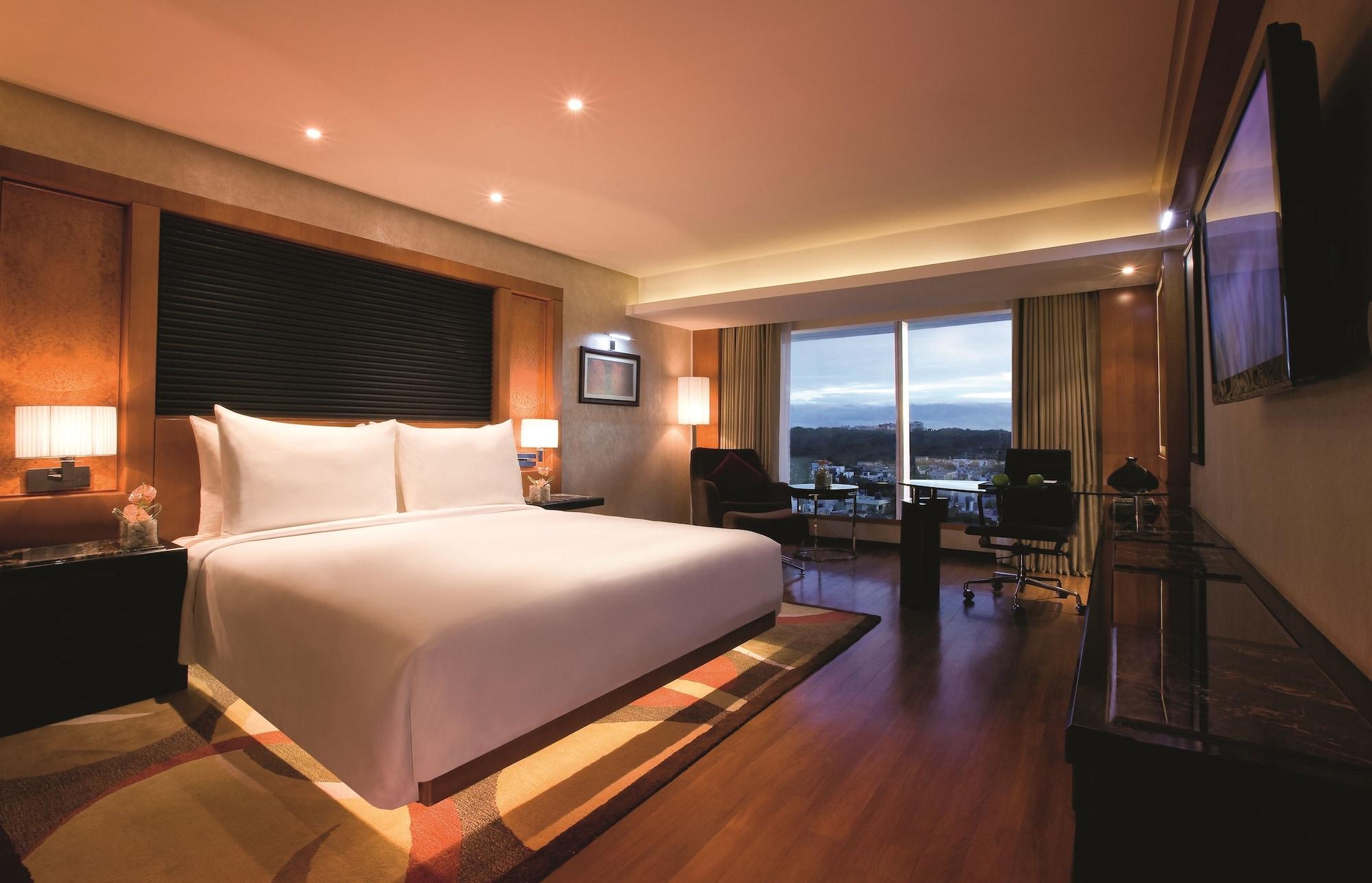 Gokulam Grand Hotel & Spa Bangalore Dış mekan fotoğraf