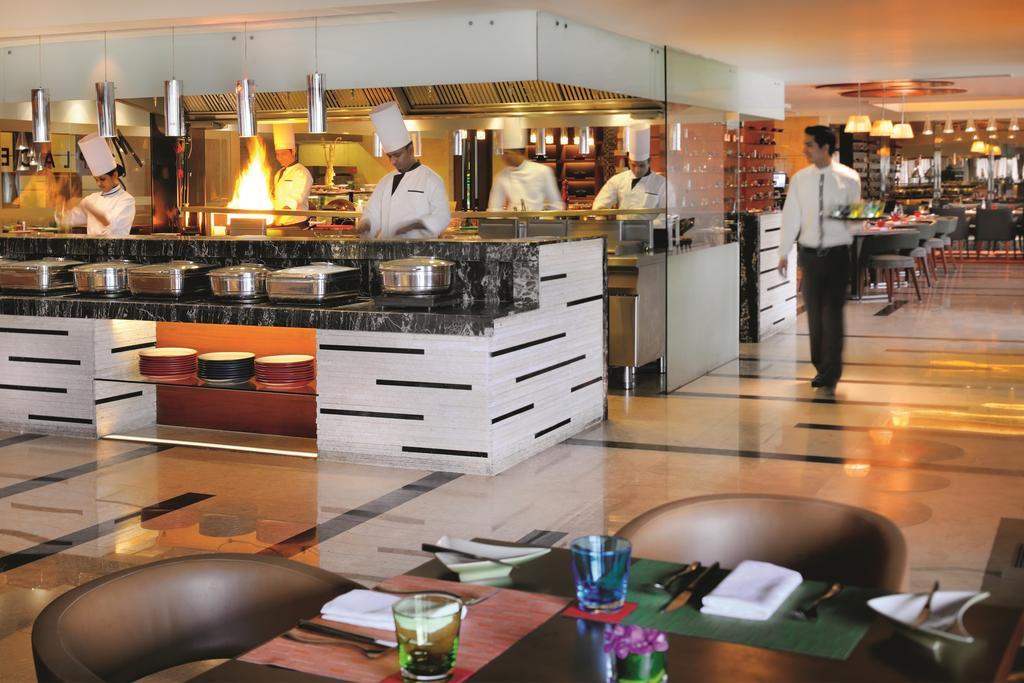 Gokulam Grand Hotel & Spa Bangalore Dış mekan fotoğraf