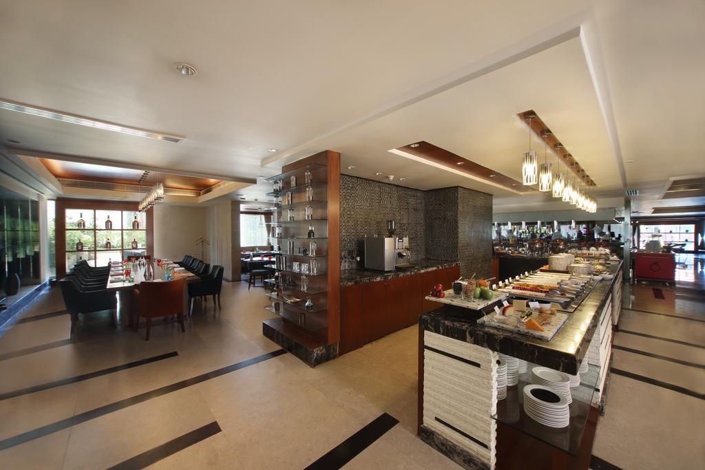 Gokulam Grand Hotel & Spa Bangalore Dış mekan fotoğraf